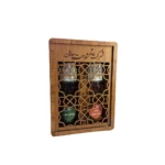 پک روغن احیای مو نیکوان شامل روغن و روغن پیازعنصل در جعبه چوبی حکاکی شده است.